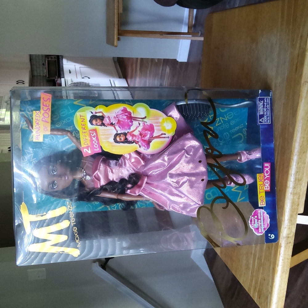 Moxie Teenz doll